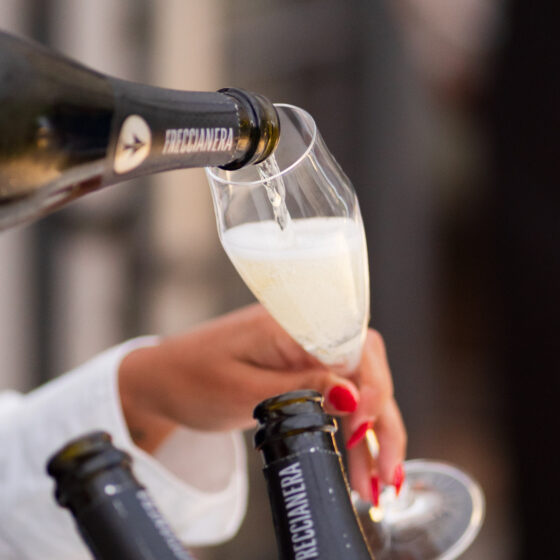 Philoxenia Events sommelier serving champagne at a corporate event in Milan for Artingegneria